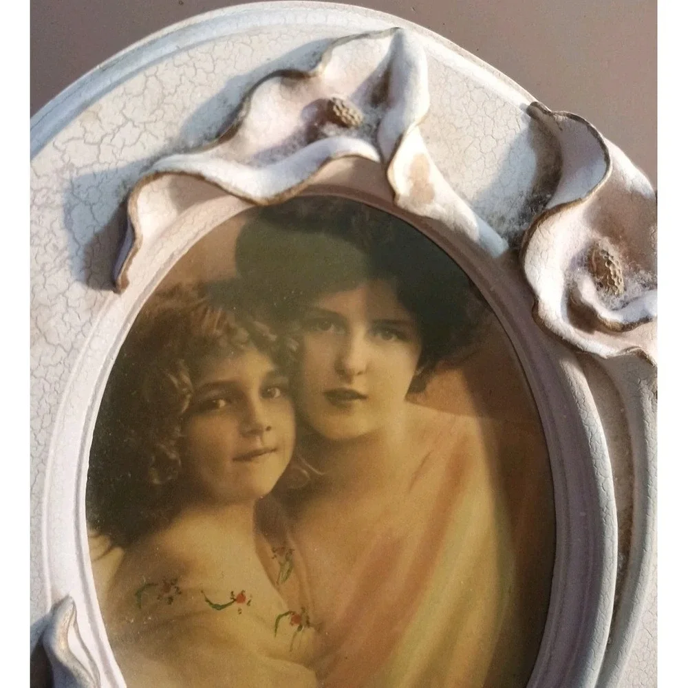 Vtg Tabletop Oval Picture Frame Iridescent Purple‎ w 3D Roses Flowers Ribbons